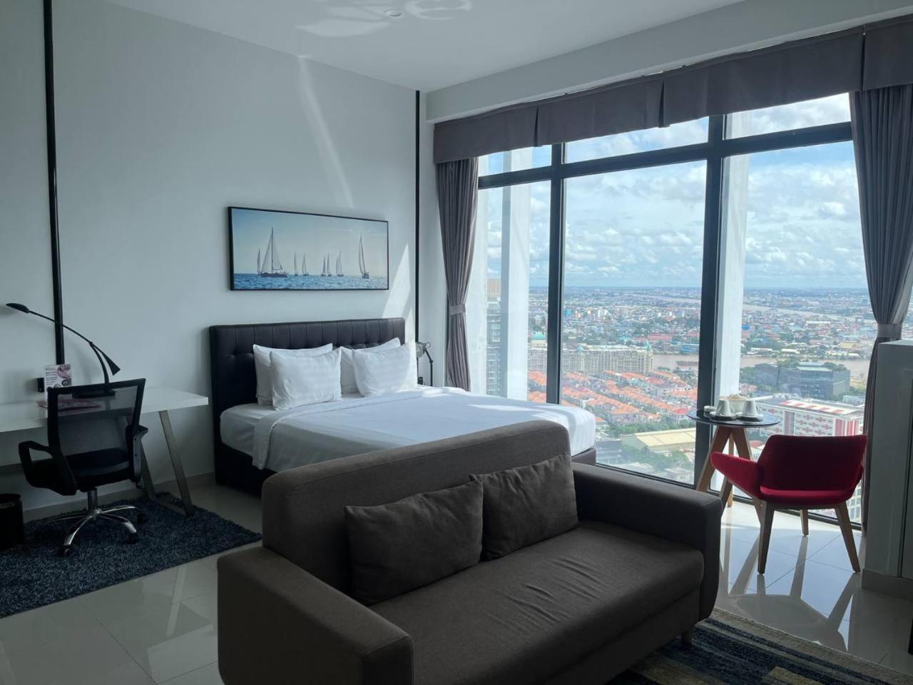 The Bridge Club Hotel Phnom Penh Exterior photo