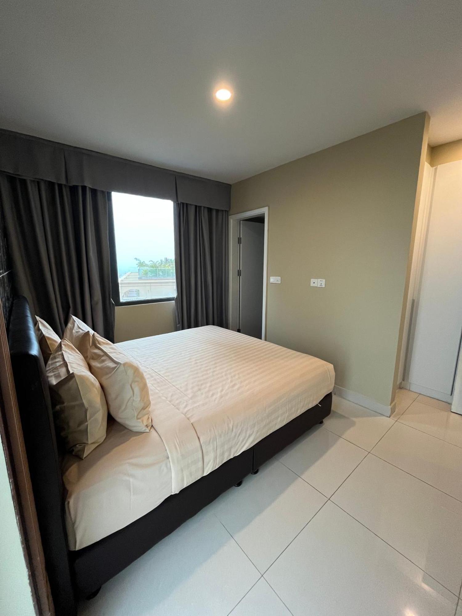 The Bridge Club Hotel Phnom Penh Exterior photo