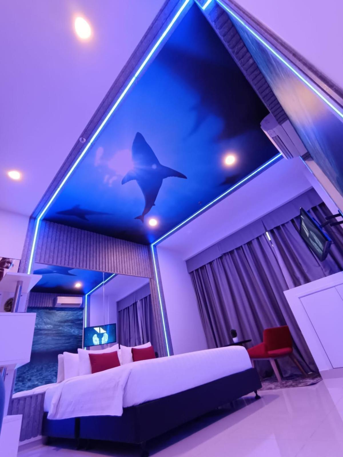 The Bridge Club Hotel Phnom Penh Exterior photo