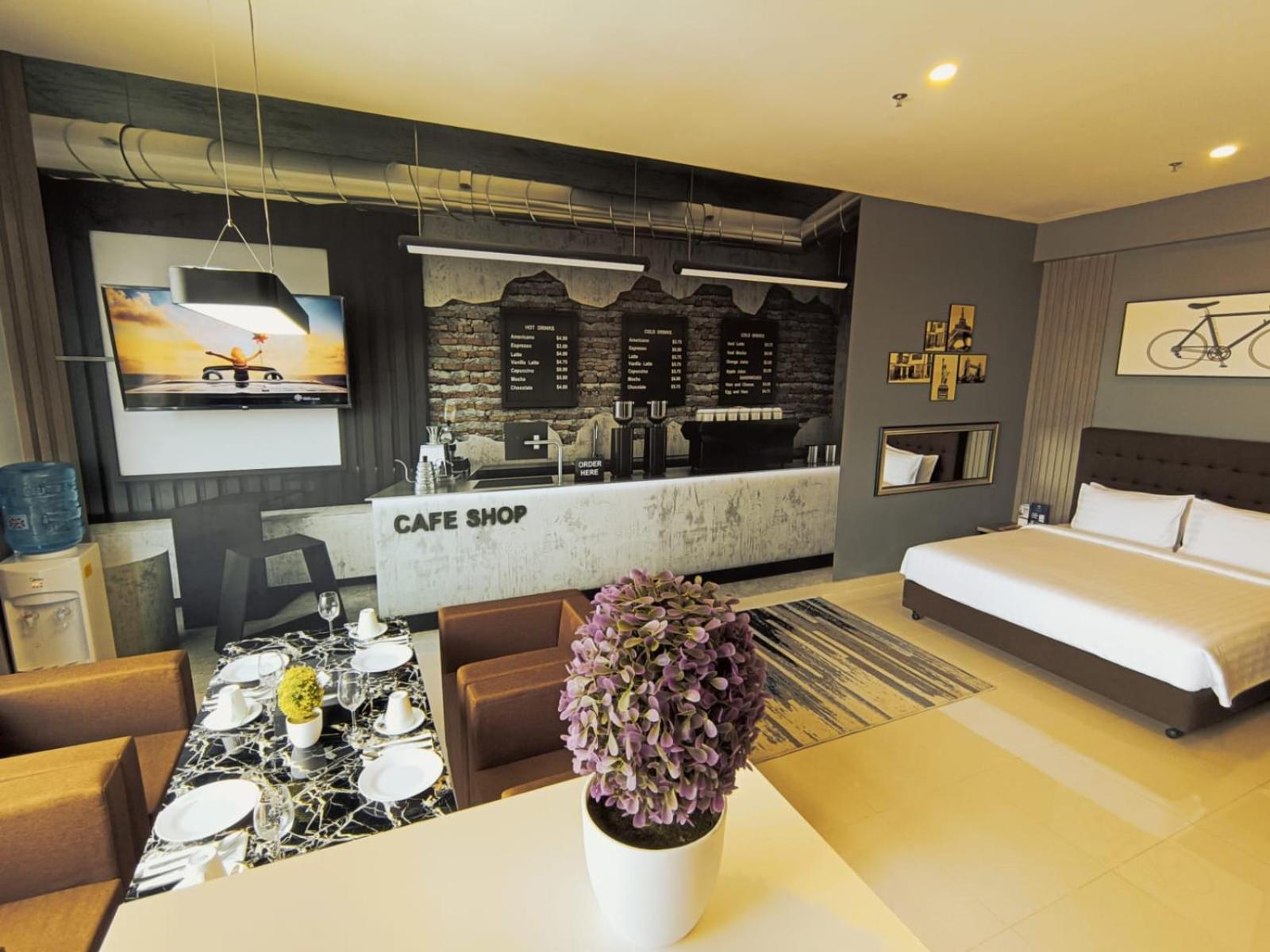 The Bridge Club Hotel Phnom Penh Exterior photo