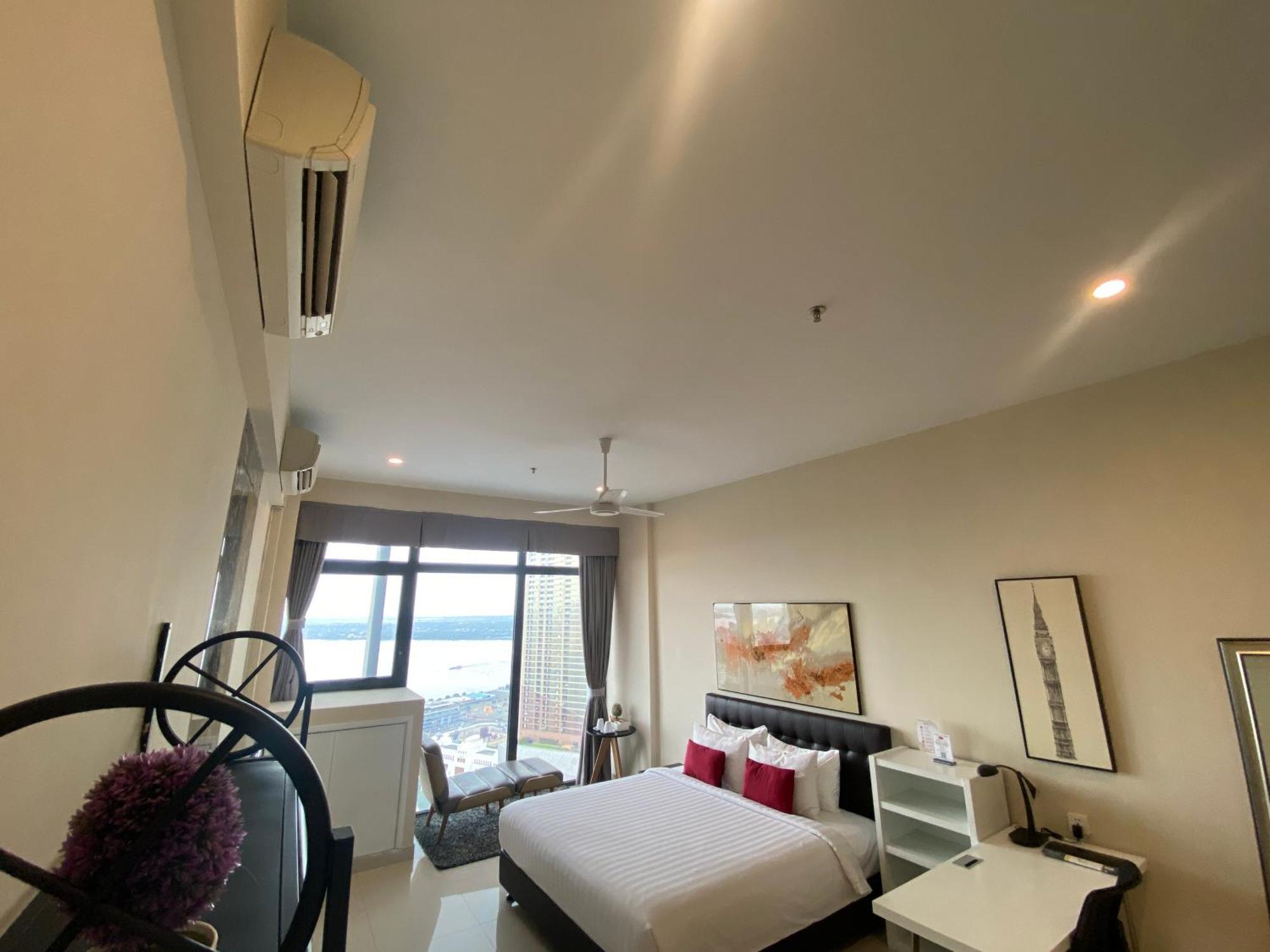 The Bridge Club Hotel Phnom Penh Exterior photo