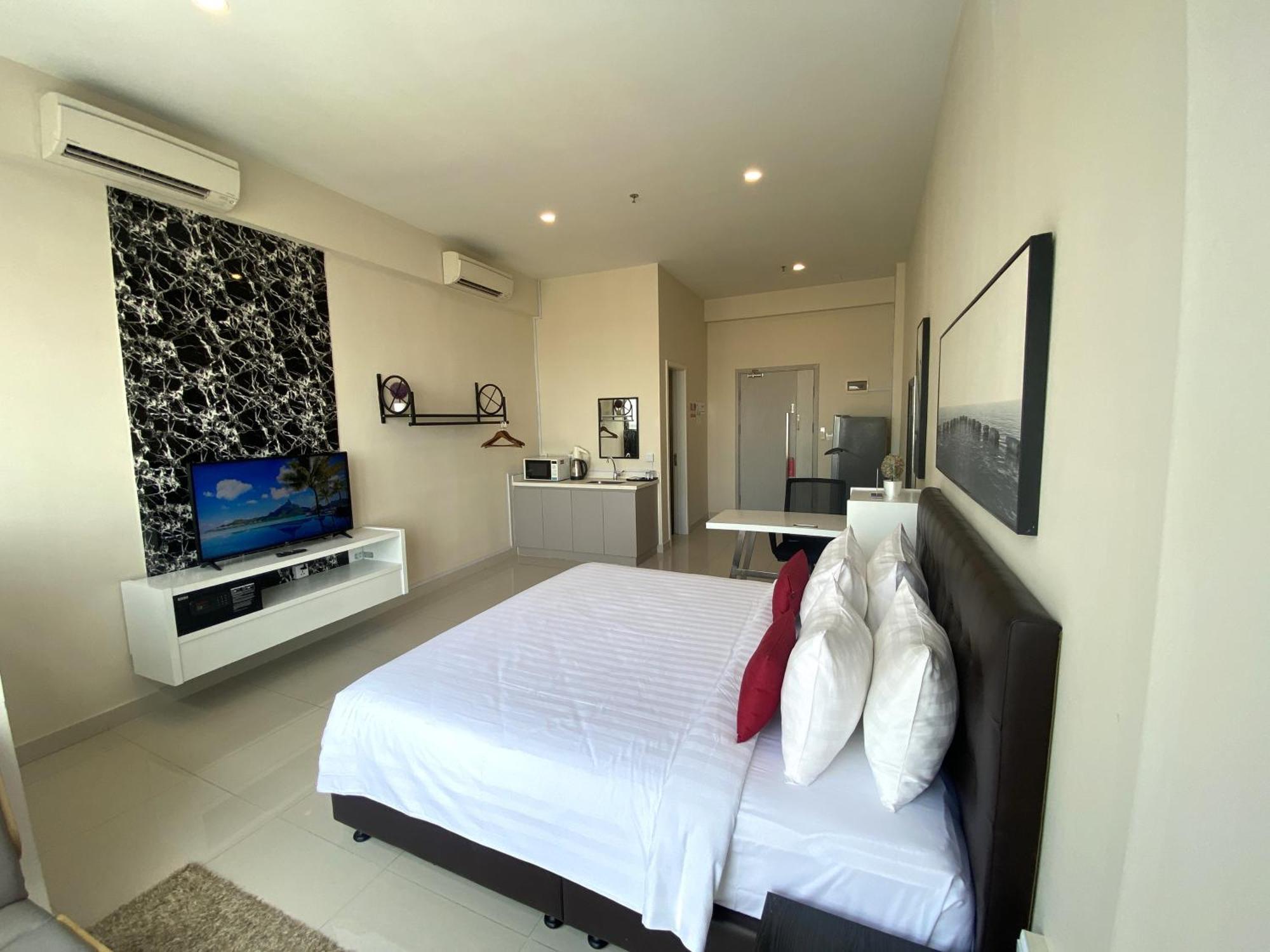 The Bridge Club Hotel Phnom Penh Exterior photo
